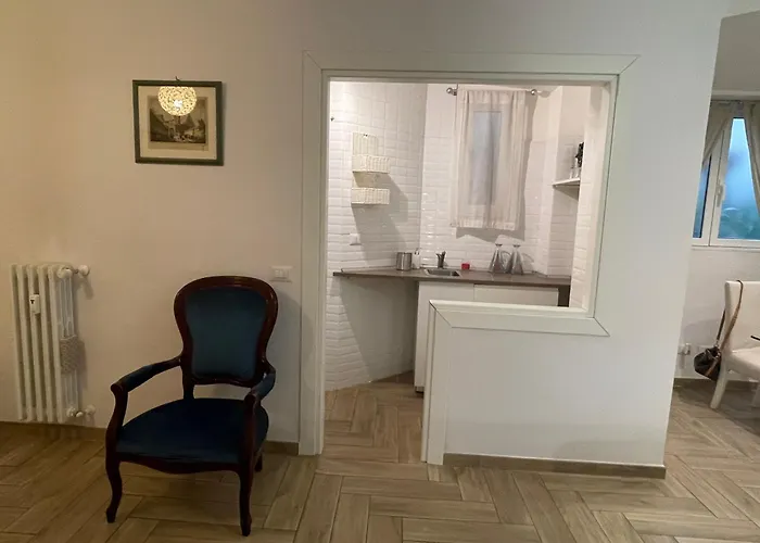 Leone Apartment *